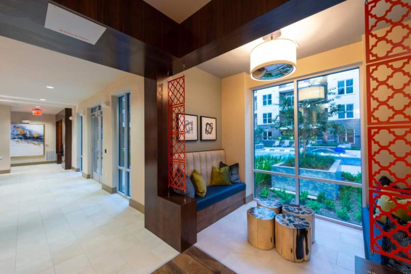 Downtown Apt Free Parking - Pool - Gym - Fully Kitchen Houston Bagian luar foto