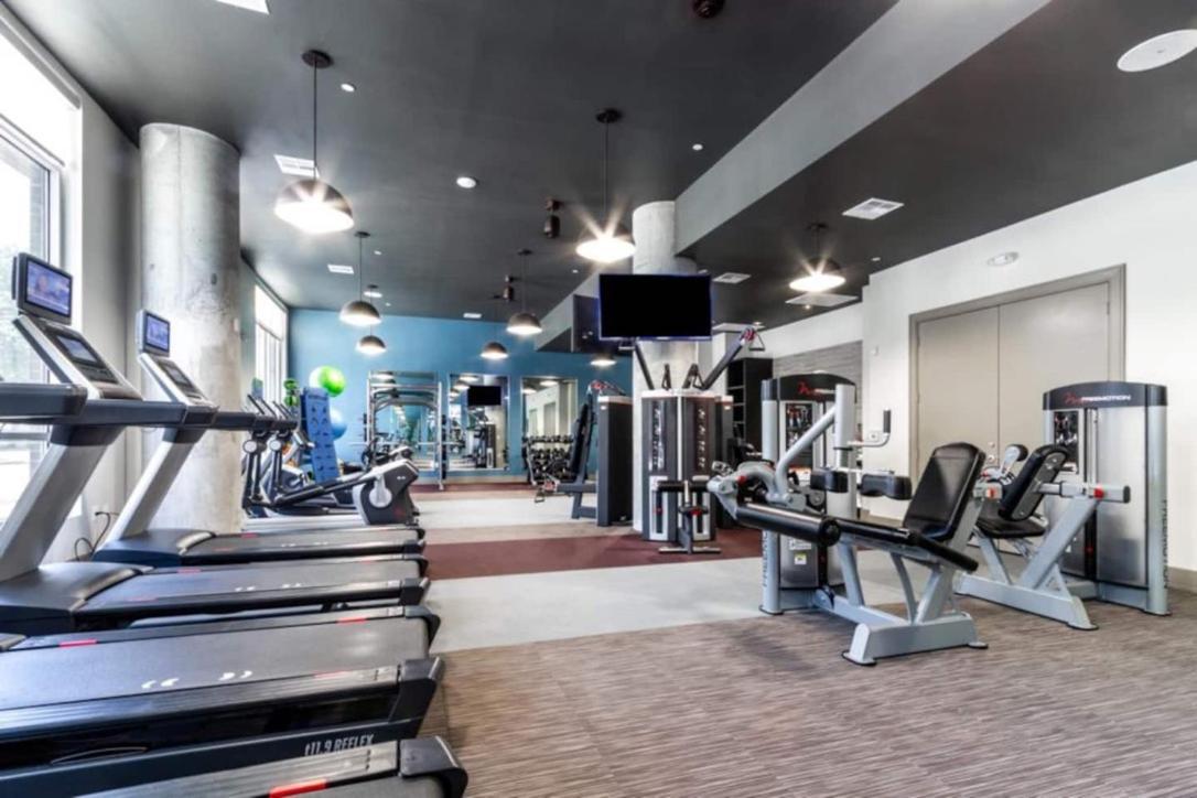 Downtown Apt Free Parking - Pool - Gym - Fully Kitchen Houston Bagian luar foto