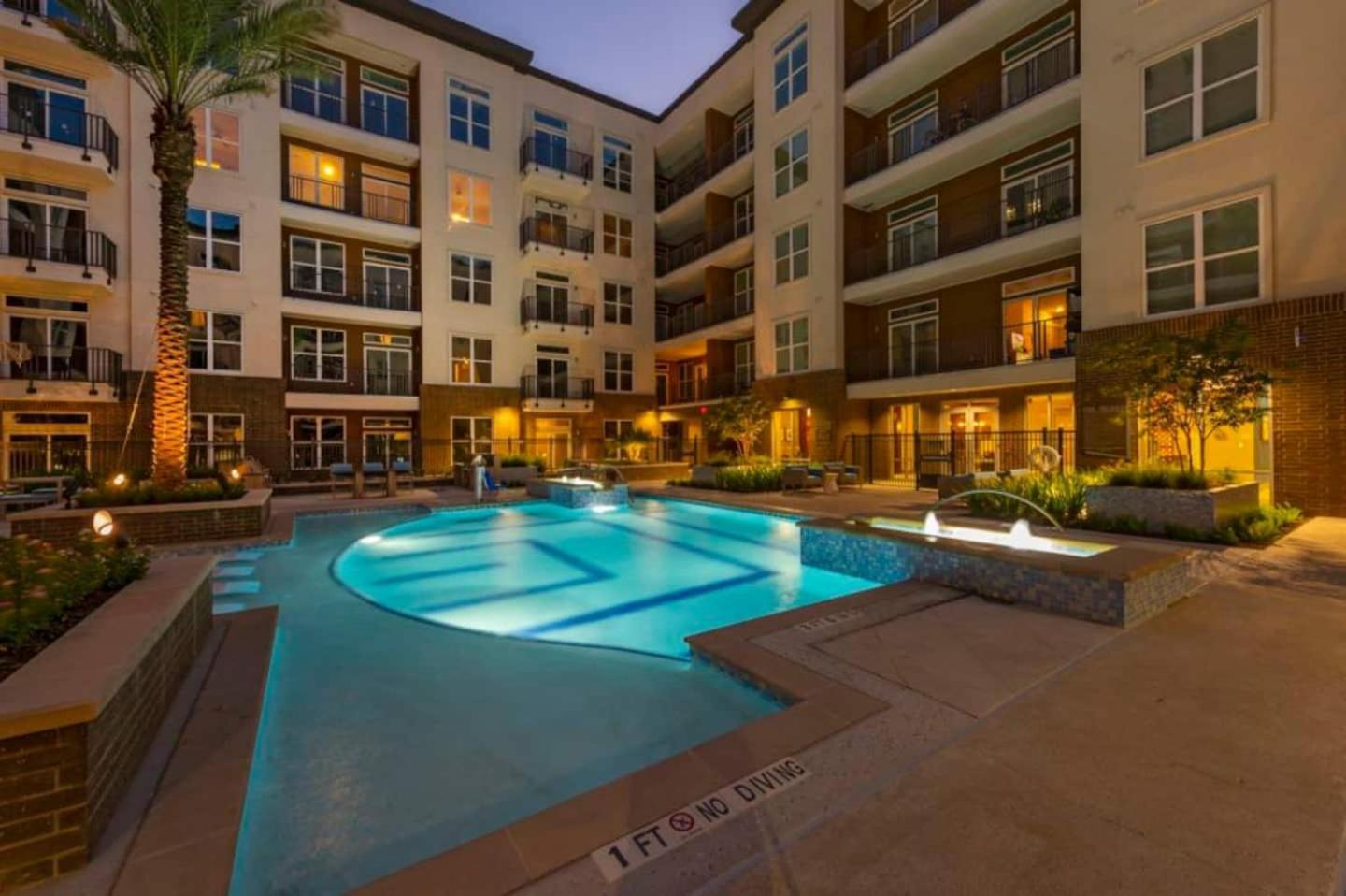 Downtown Apt Free Parking - Pool - Gym - Fully Kitchen Houston Bagian luar foto